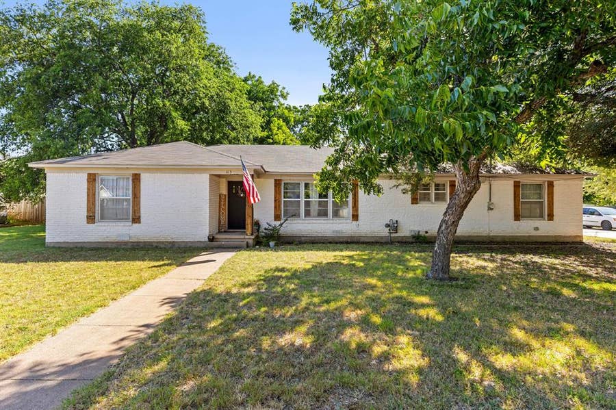 Property photo for 413 S Tyler Street, McGregor, TX