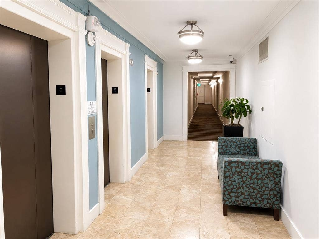 5th floor elevator lobby