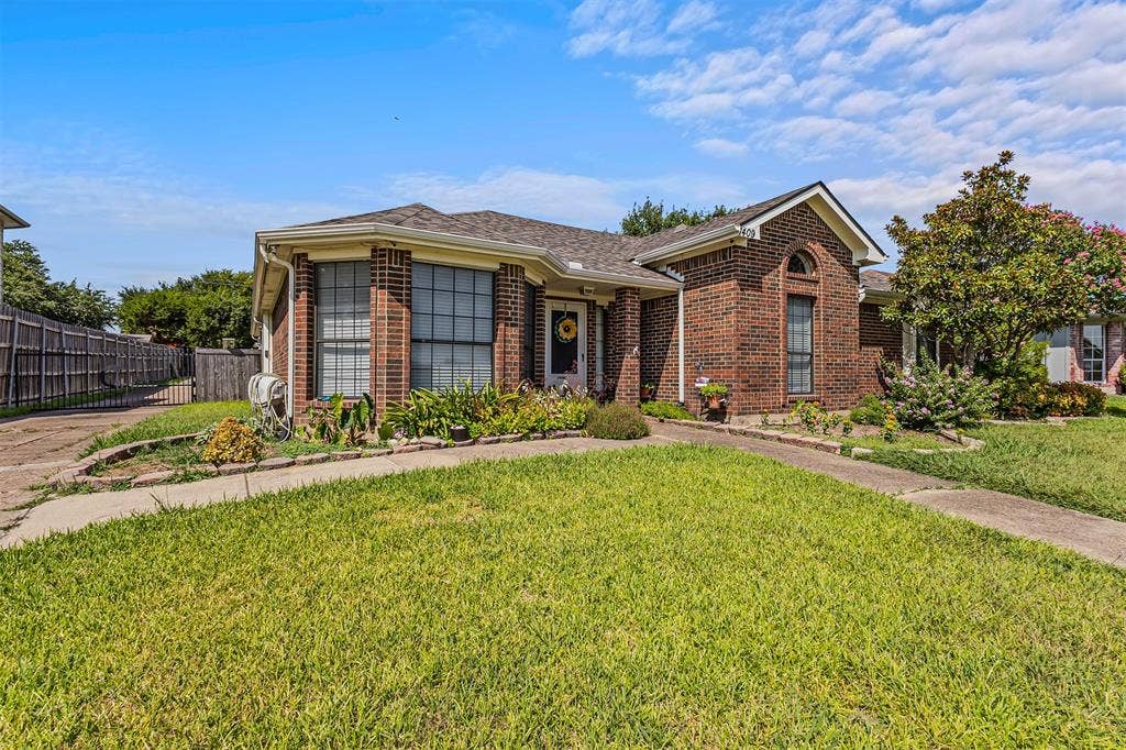1409 Osage Trail, Mesquite, TX 75149 4 bed 2 bath home on .24 acre lot with no HOA