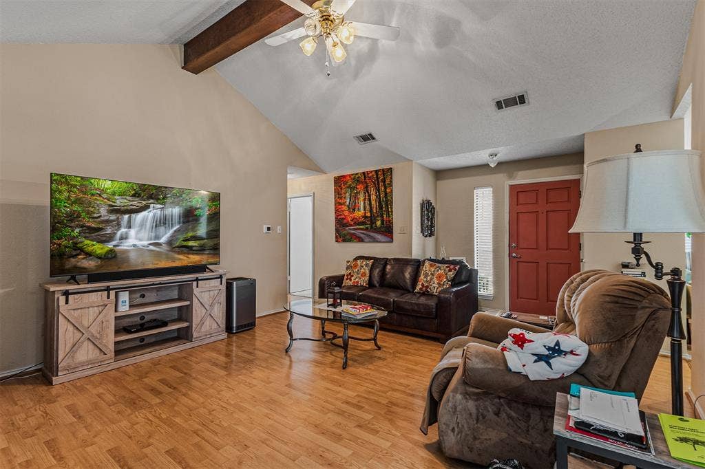 1409 Osage Trail, Mesquite, TX 75149 Spacious living