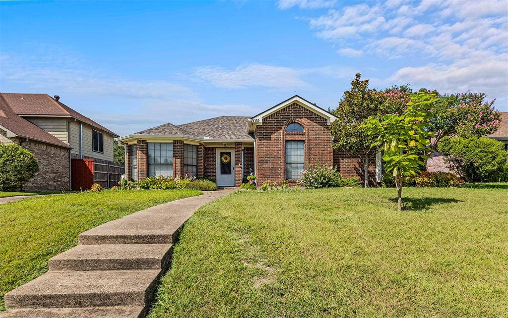 1409 Osage Trail, Mesquite, TX 75149 Electric gate leads to back of house