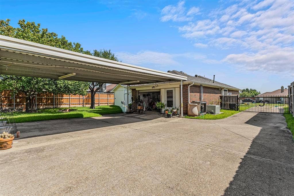 1409 Osage Trail, Mesquite, TX 75149 Three car carport