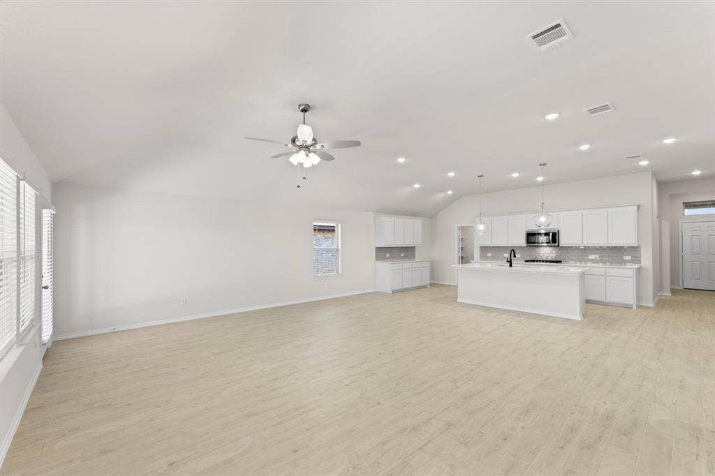 213 Van Horn Drive, Terrell, TX 75160 17. 213 Van Horn - Family (3)