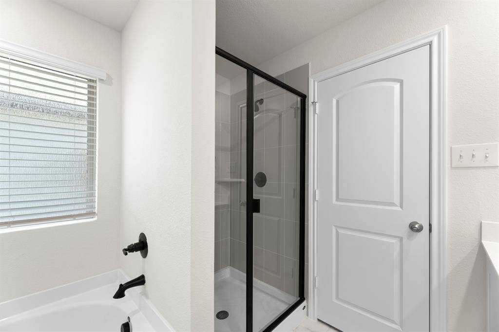 213 Van Horn Drive, Terrell, TX 75160 21. 213 Van Horn - Bath (2)