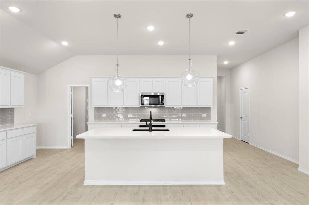 213 Van Horn Drive, Terrell, TX 75160 09. 213 Van Horn - Kitchen