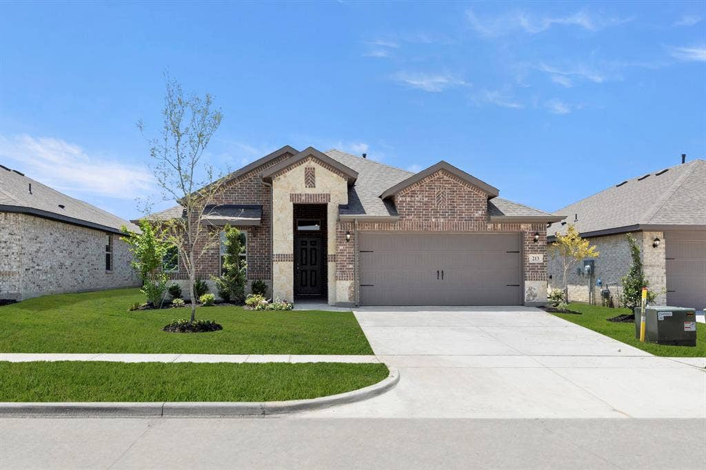213 Van Horn Drive, Terrell, TX 75160 01. 213 Van Horn - Front