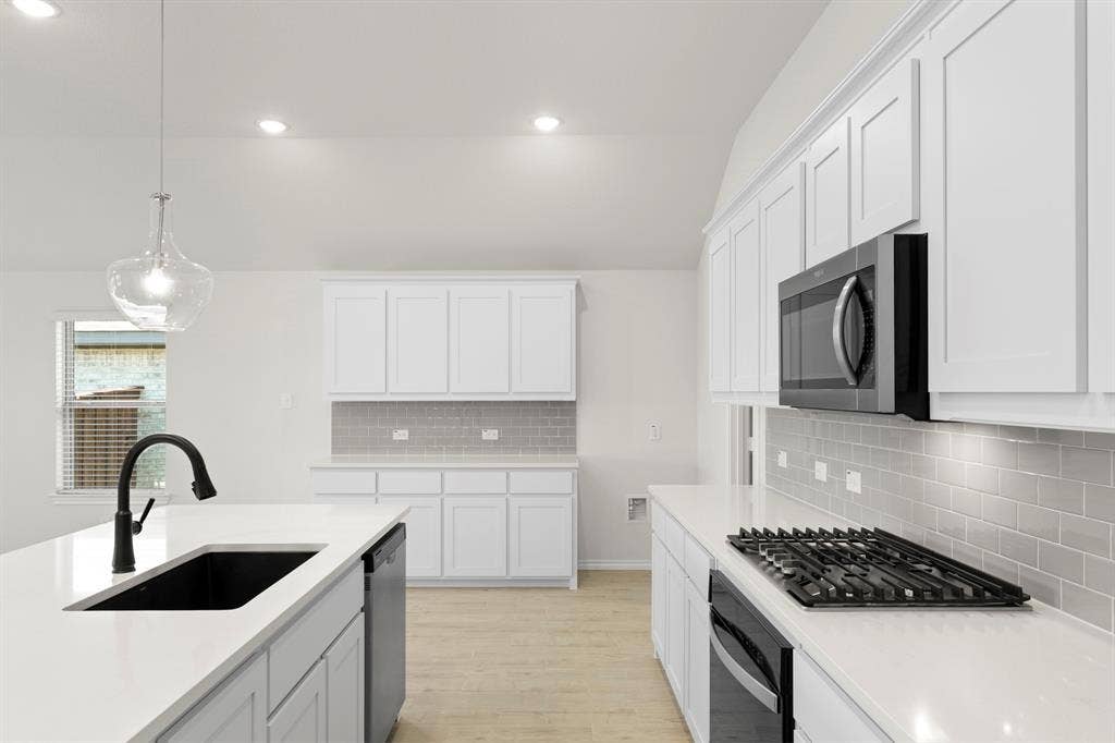 213 Van Horn Drive, Terrell, TX 75160 11. 213 Van Horn - Kitchen (3)