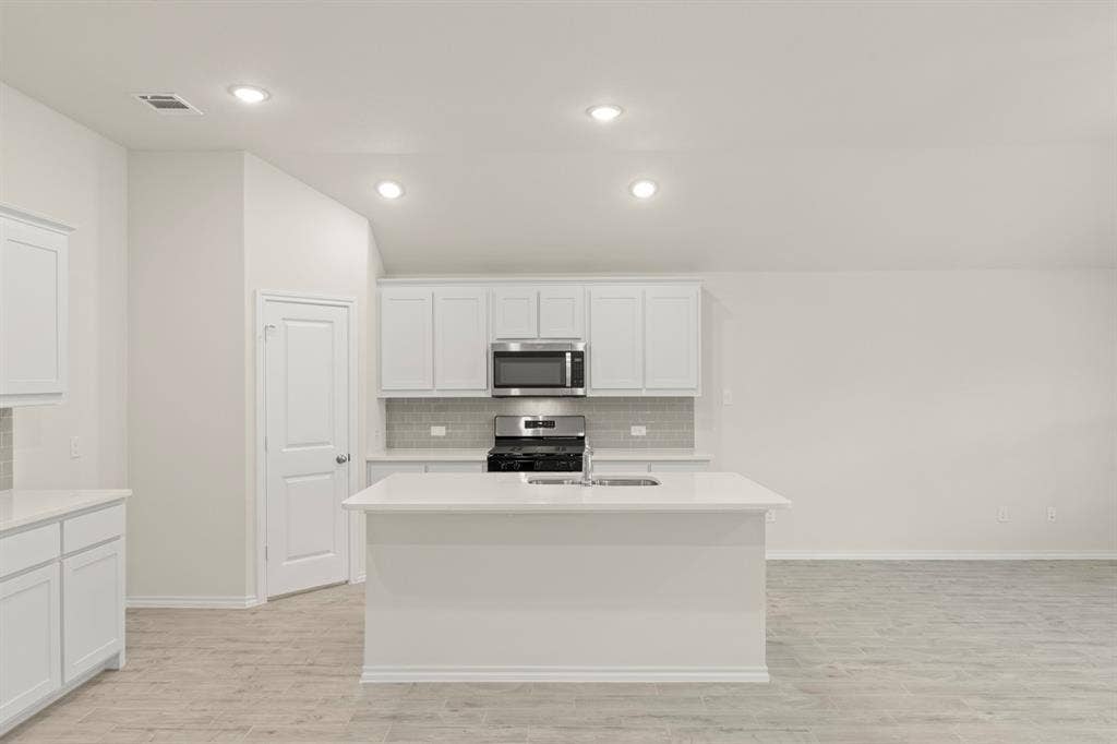 1704 Quapaw Trail, Mesquite, TX 75149 12. 1704 Quapaw - Kitchen