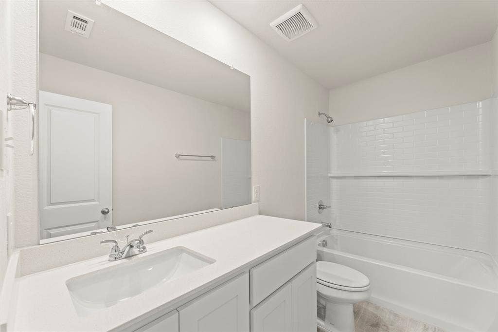 1704 Quapaw Trail, Mesquite, TX 75149 05. 1704 Quapaw - 2ND Bath