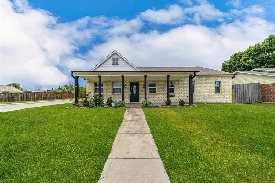 Property photo for 8306 Chesham Drive, Rowlett, TX
