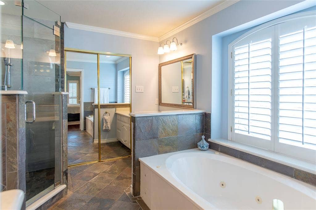 8008 Case Drive, Plano, TX 75025 cutom closets