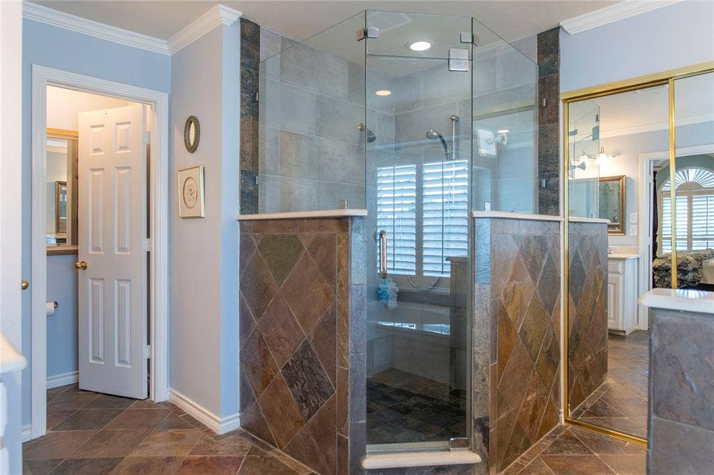 8008 Case Drive, Plano, TX 75025 upgraded shower with shampoo niches