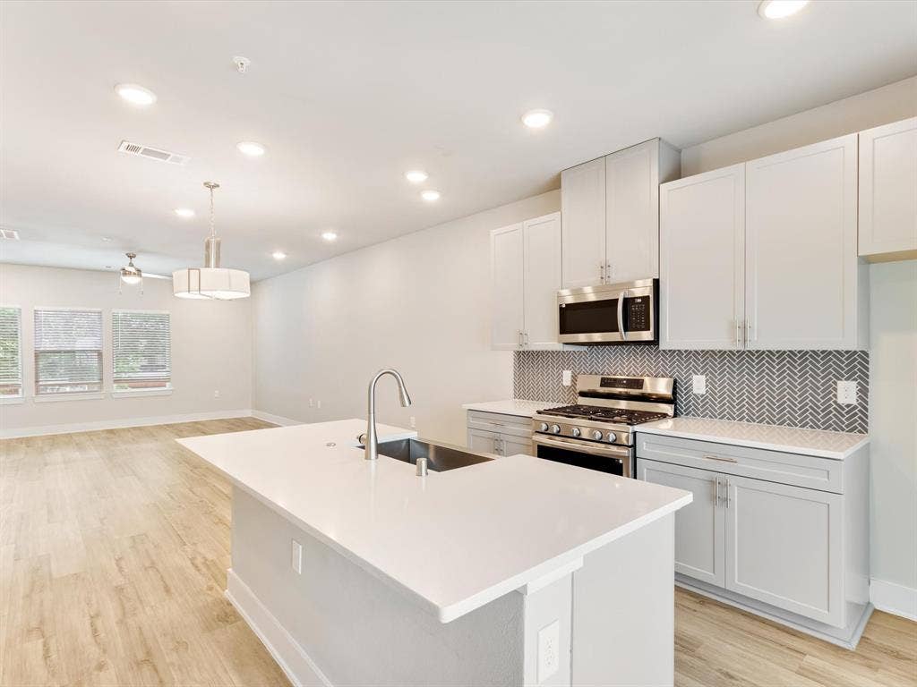 3349 Wynwood Drive, Plano, TX 75074 3349 Wynwood Drive, Plano, TX 75074