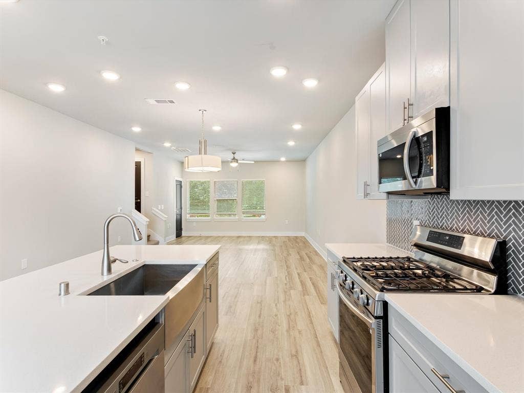3349 Wynwood Drive, Plano, TX 75074 3349 Wynwood Drive, Plano, TX 75074