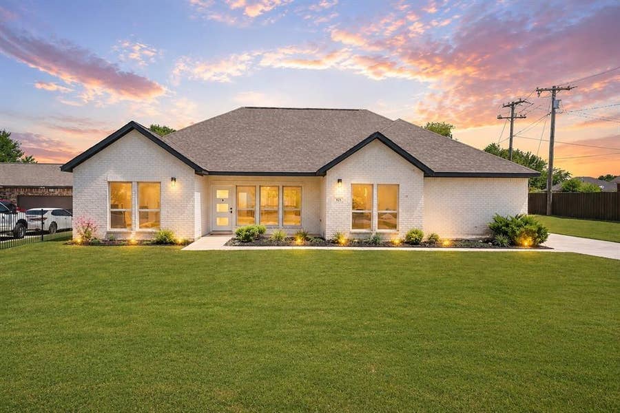 Property photo for 925 Balkan Drive, Lancaster, TX