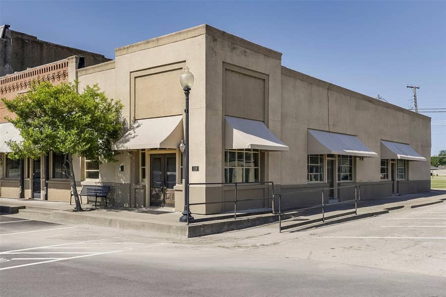 Property photo for 118 N Main Street, Palmer, TX