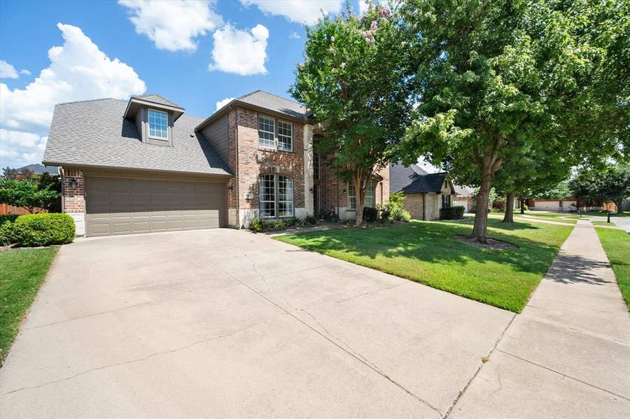 Property photo for 1502 Mallard Circle, Mansfield, TX