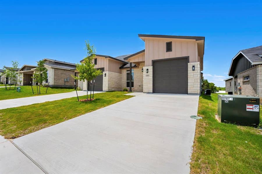 Property photo for 1303 Lone Pine Way, Killeen, TX