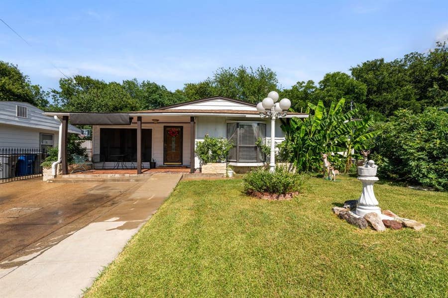Property photo for 2410 S Franklin Street, Dallas, TX