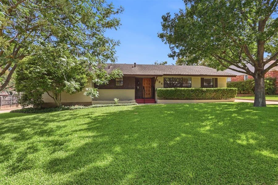 Property photo for 706 Peach Tree Lane, Garland, TX