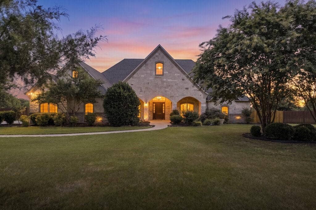 1320 N Creek Circle, Waxahachie, TX 75165 1320 N Creek Circle, Waxahachie, TX 75165