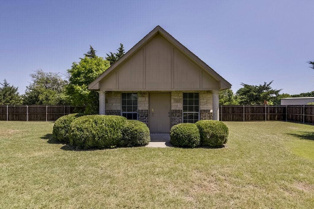 1320 N Creek Circle, Waxahachie, TX 75165 1320 N Creek Circle, Waxahachie, TX 75165