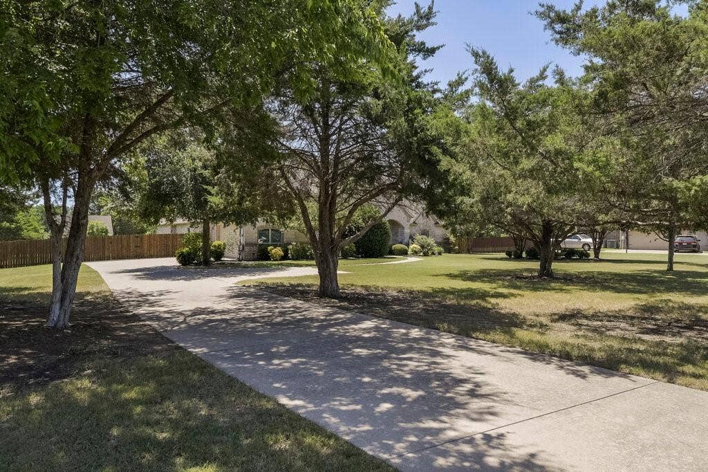 1320 N Creek Circle, Waxahachie, TX 75165 1320 N Creek Circle, Waxahachie, TX 75165