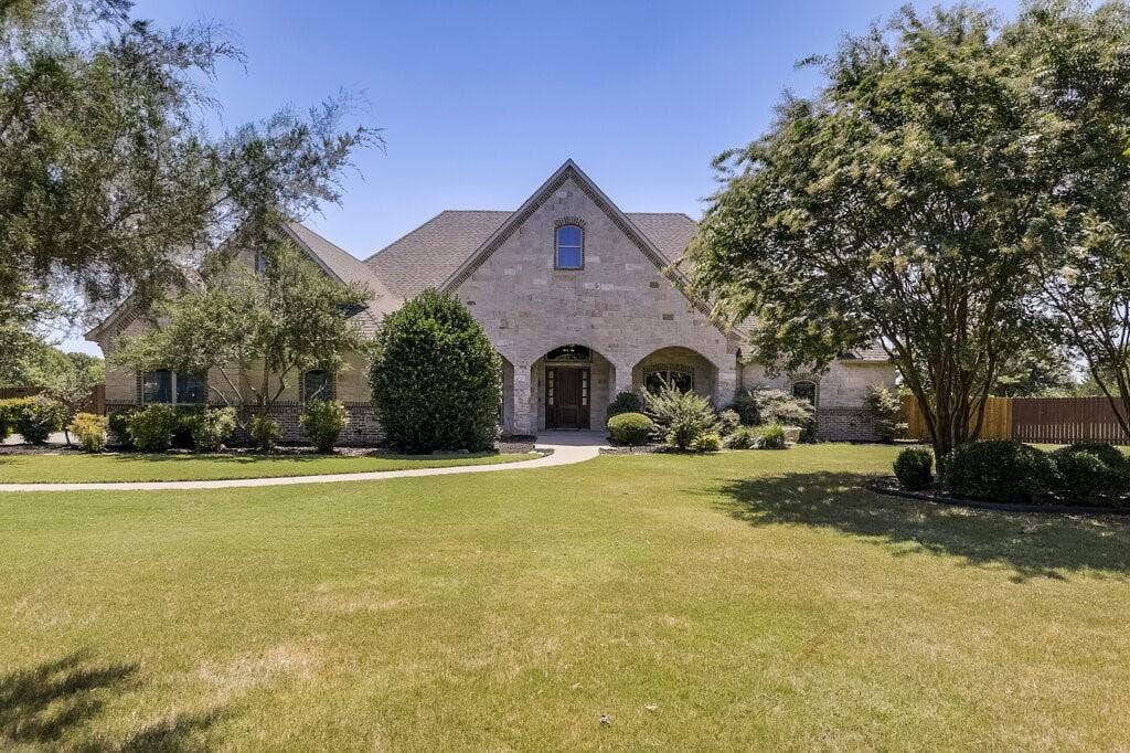 1320 N Creek Circle, Waxahachie, TX 75165 1320 N Creek Circle, Waxahachie, TX 75165