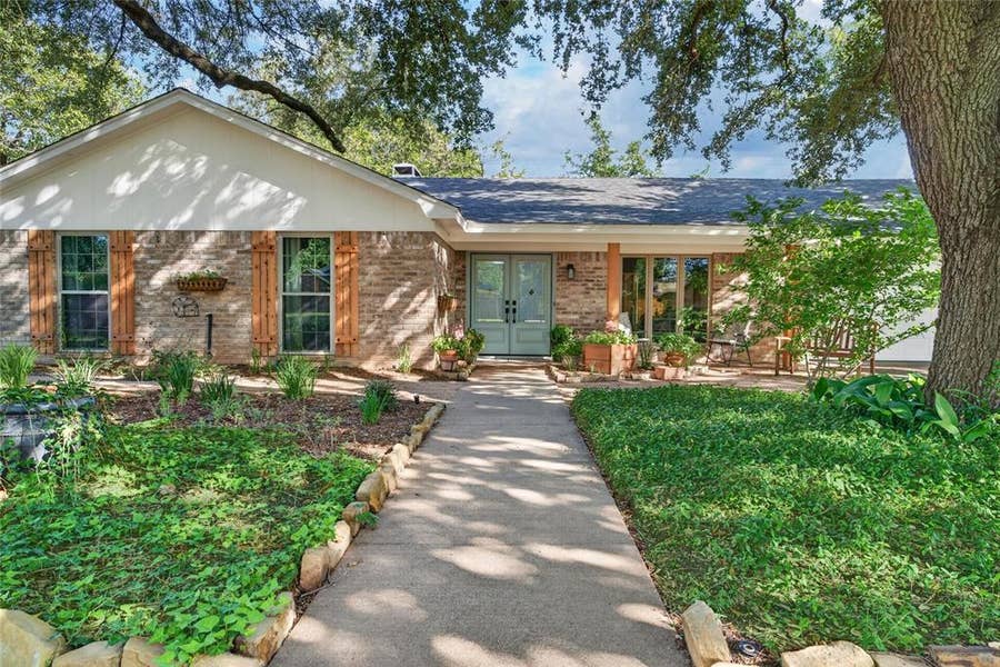 Property photo for 3206 Village Park Drive, Waco, TX