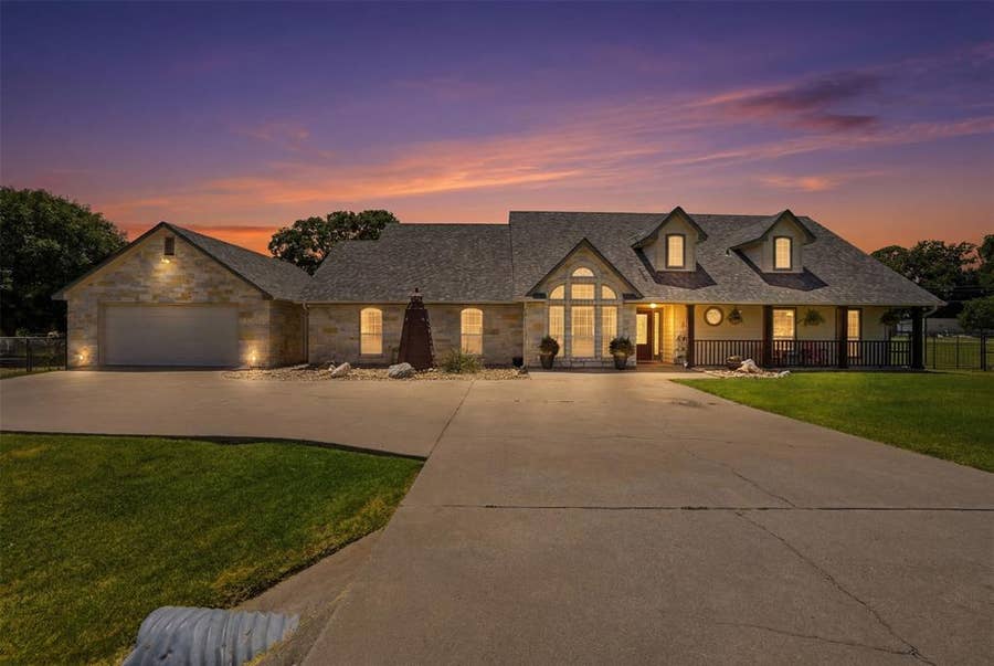 Property photo for 3102 Walnut Creek Parkway, Granbury, TX