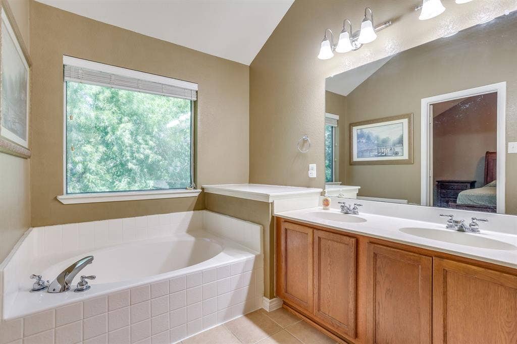 613 Cessna Court, Saginaw, TX 76179 Oversized soaking tub double sink vanity and separate shower with overhead lighting