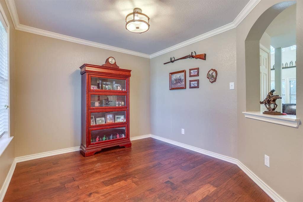 613 Cessna Court, Saginaw, TX 76179 10 x 10 Flex space