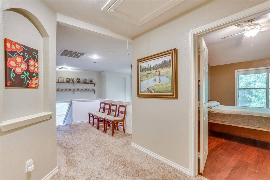 613 Cessna Court, Saginaw, TX 76179 Upstairs landing with art niche