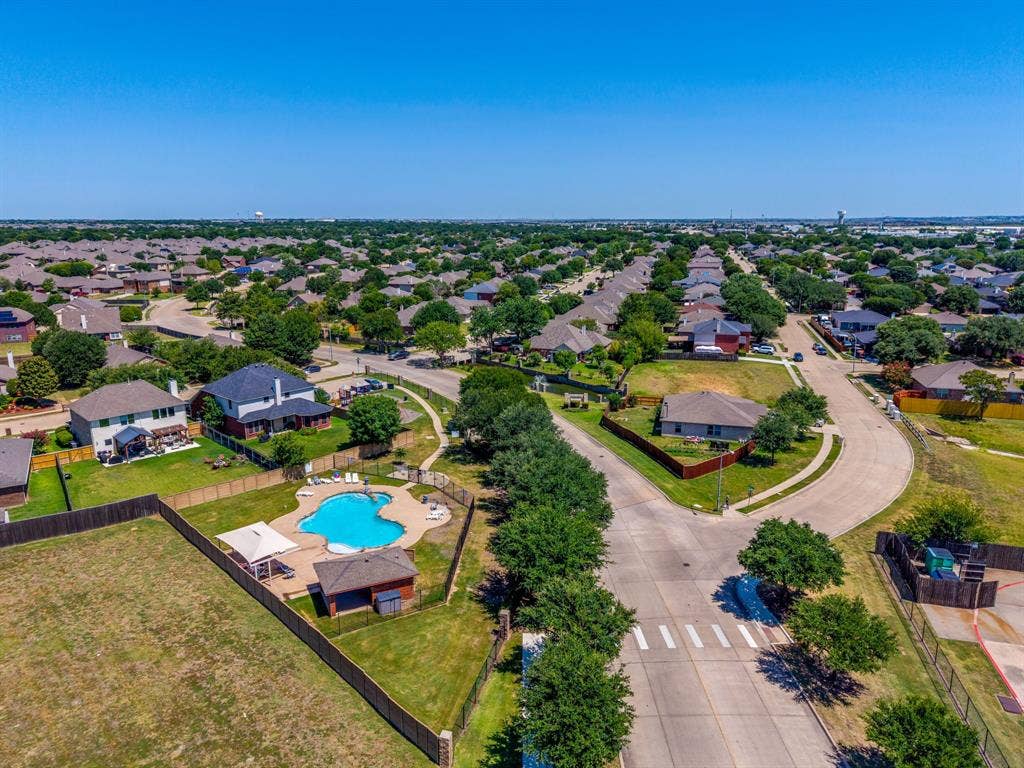 613 Cessna Court, Saginaw, TX 76179 Community Pool