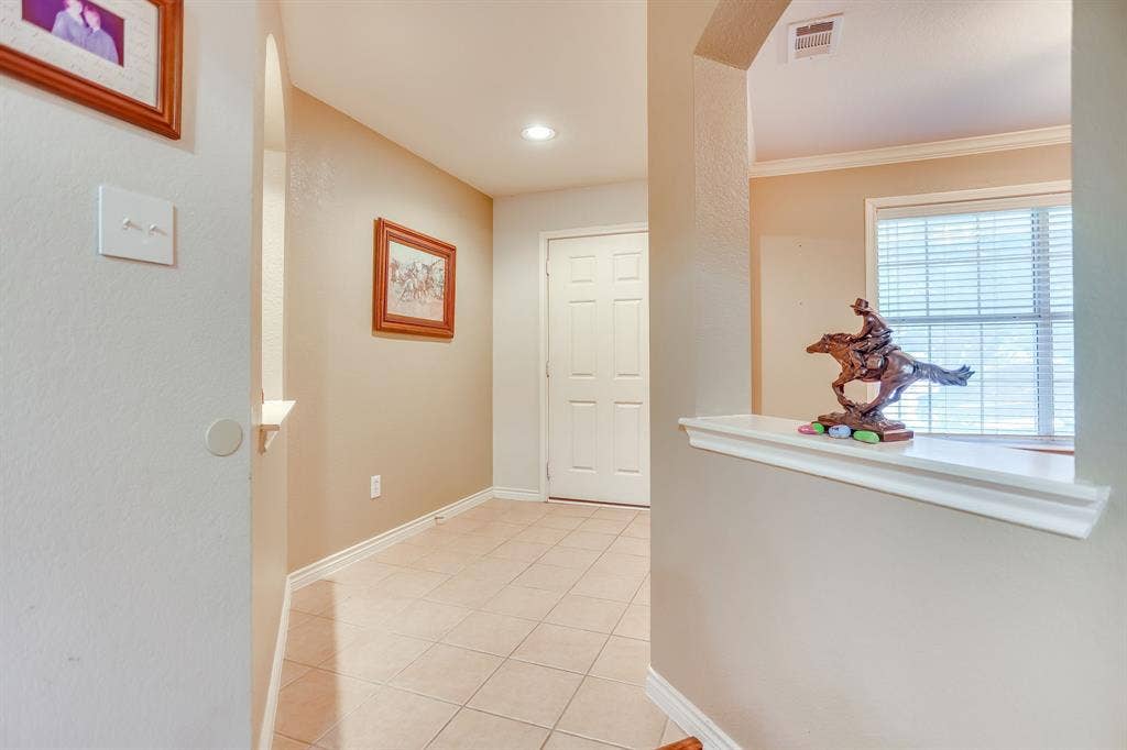 613 Cessna Court, Saginaw, TX 76179 Entry