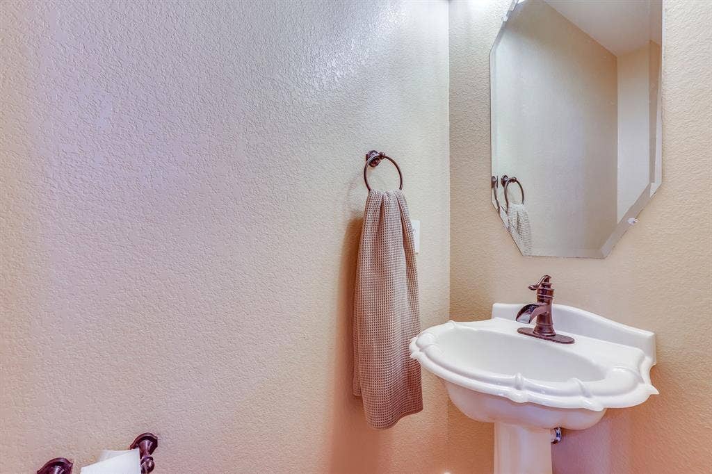 613 Cessna Court, Saginaw, TX 76179 Powder Room downstairs