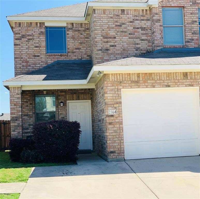 Property photo for 2304 Aldergate Drive, Arlington, TX