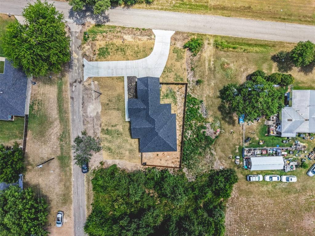 609 Luzon Street, Tool, TX 75143 Newly constructed property featuring a dark shingle roof and a concrete driveway