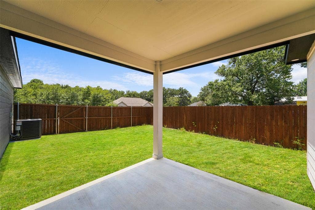 609 Luzon Street, Tool, TX 75143 Covered patio with concrete flooring