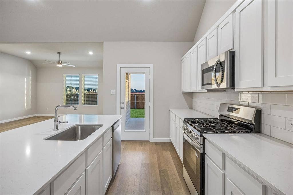 1856 Balfour Bend, Forney, TX 75126 Kitchen in the Wimbledon home plan by Trophy Signature Homes – REPRESENTATIVE PHOTO