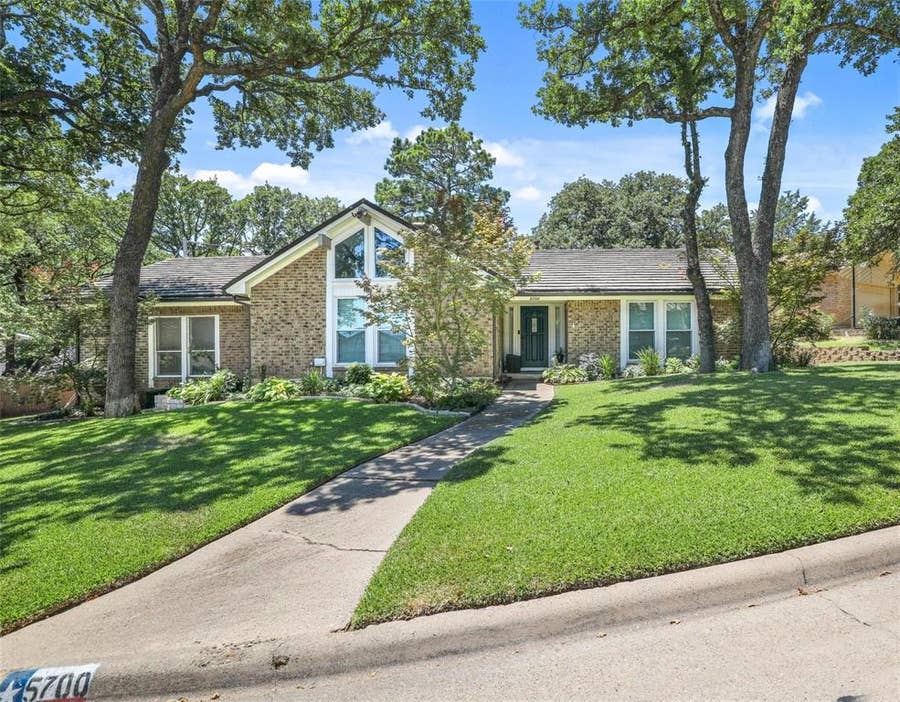 Property photo for 5700 Stage Line Drive, Arlington, TX