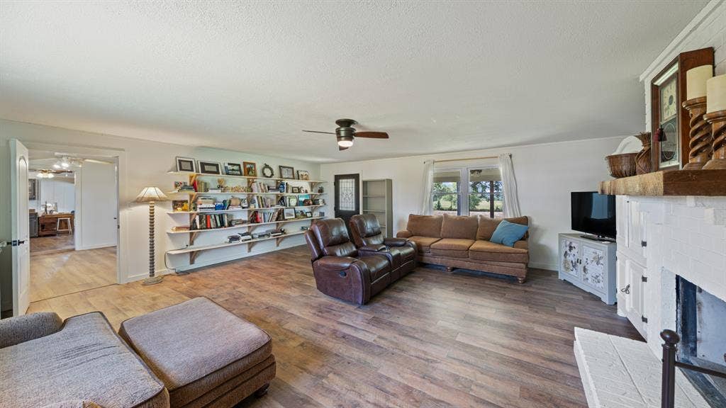 1053 Vz County Road 4206, Athens, TX 75752 Spacious living area featuring wood-finish flooring, a ceiling fan, and built-in shelving