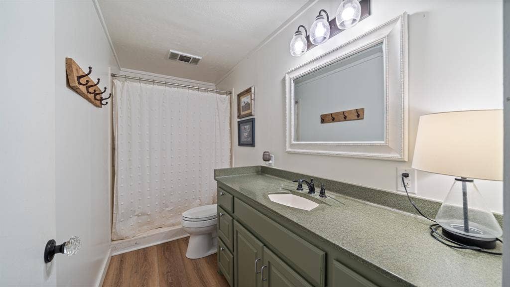 1053 Vz County Road 4206, Athens, TX 75752 Bathroom featuring a wood-finish floor and a shower-tub combination