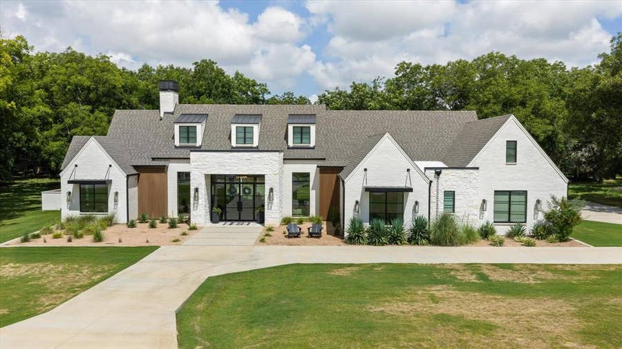 Property photo for 8013 W Landings Road, Granbury, TX