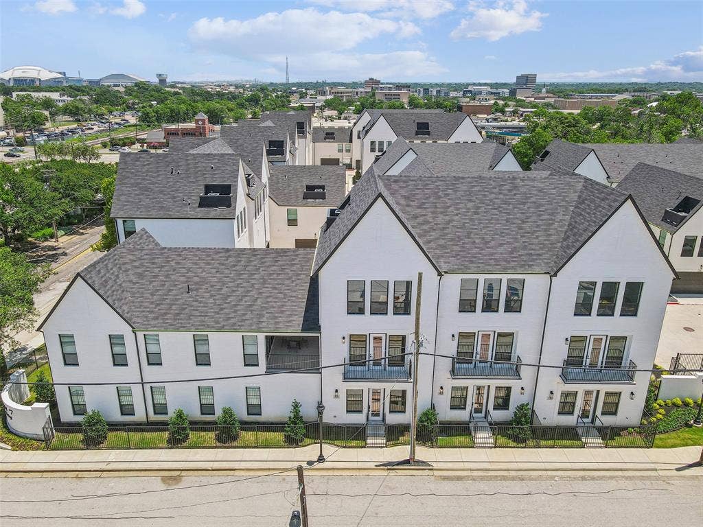 123 Thornton Street, Arlington, TX 76013 123 Thornton Street, Arlington, TX 76013