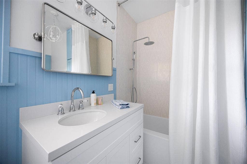 832 N Winnetka Avenue, Dallas, TX 75208 832 N Winnetka Avenue, Dallas, TX 75208