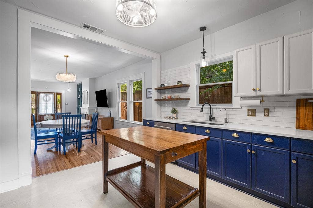 832 N Winnetka Avenue, Dallas, TX 75208 832 N Winnetka Avenue, Dallas, TX 75208
