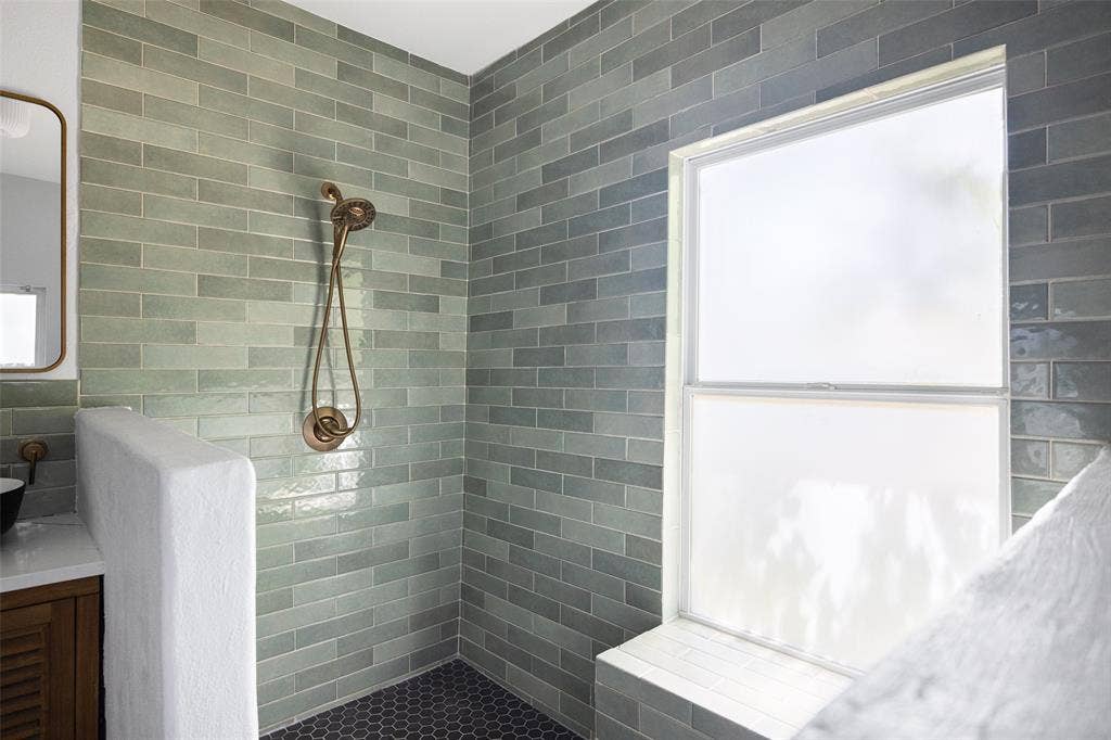 832 N Winnetka Avenue, Dallas, TX 75208 832 N Winnetka Avenue, Dallas, TX 75208