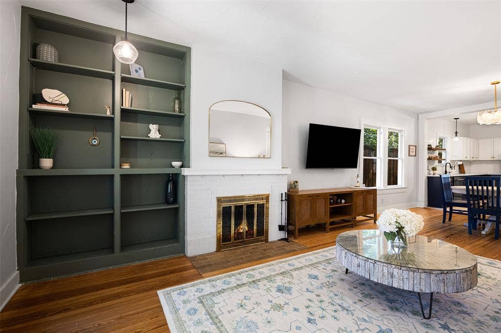 832 N Winnetka Avenue, Dallas, TX 75208 832 N Winnetka Avenue, Dallas, TX 75208