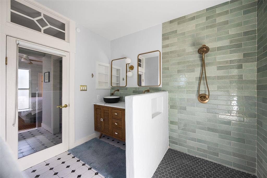 832 N Winnetka Avenue, Dallas, TX 75208 832 N Winnetka Avenue, Dallas, TX 75208